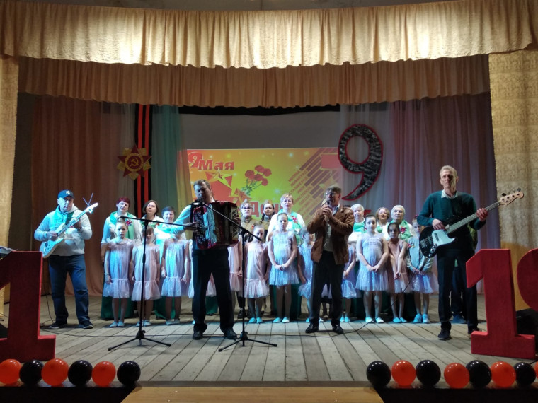 Сотрудники Губарёвского СДК, ВА "Светёлка", ВА "Синтез", ВИА "Реальные люди", поздравили гостей и жителей Губарёвского сельского поселения концертной программой "Дороги Великой Победы".. Сотрудники Губарёвского СДК, ВА "Светёлка", ВА "Синтез", ВИА "Реальные люди", поздравили гостей и жителей Губарёвского сельского поселения концертной программой "Дороги Великой Победы"..